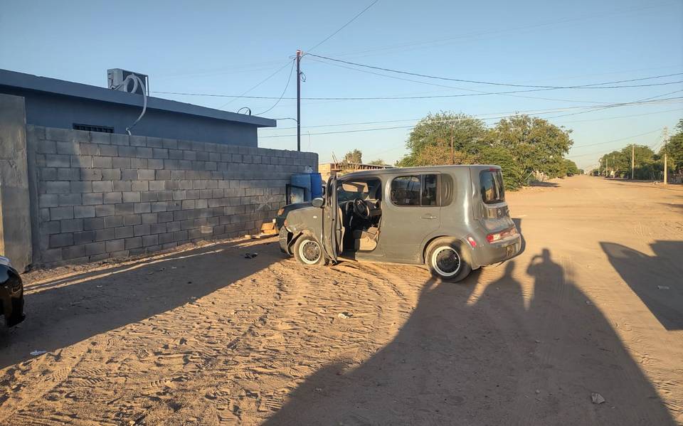 Auto choca contra vehículo estacionado en la colonia Reforma - Tribuna de  San Luis | Noticias Locales, Policiacas, sobre México, Sonora y el Mundo